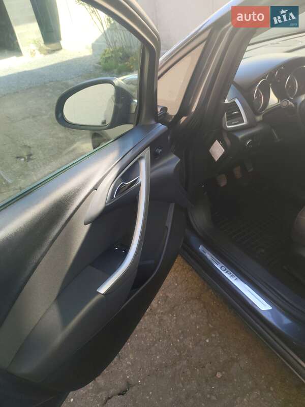 Универсал Opel Astra 2011 в Зборове