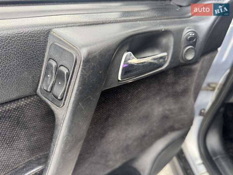 Седан Opel Astra 2001 в Львові