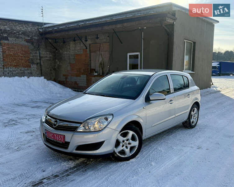 Хэтчбек Opel Astra 2008 в Луцке