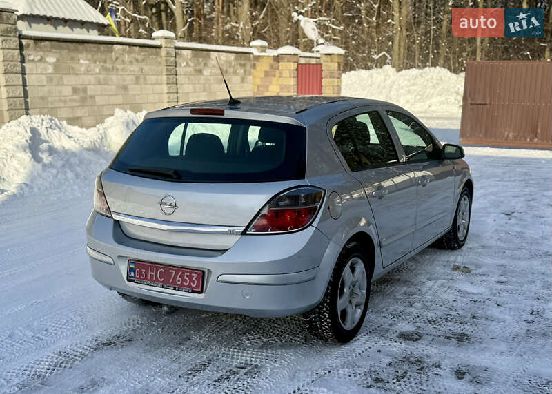 Хэтчбек Opel Astra 2008 в Луцке