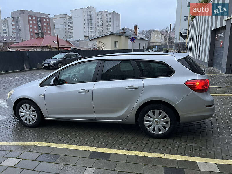 Универсал Opel Astra 2012 в Львове