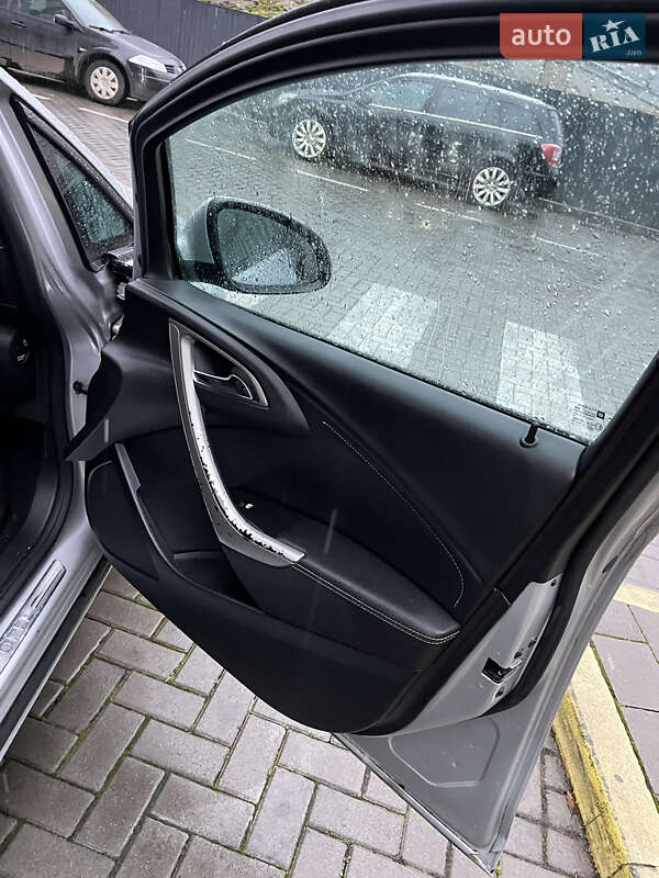 Универсал Opel Astra 2012 в Львове