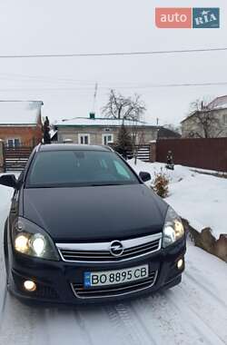Універсал Opel Astra 2010 в Тернополі