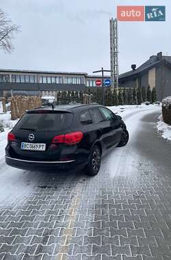 Універсал Opel Astra 2014 в Стрию