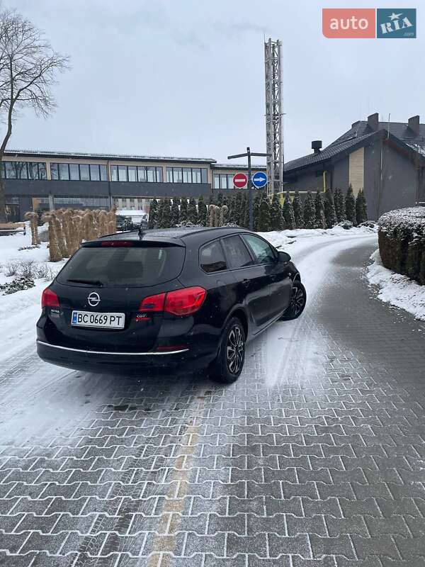 Універсал Opel Astra 2014 в Стрию