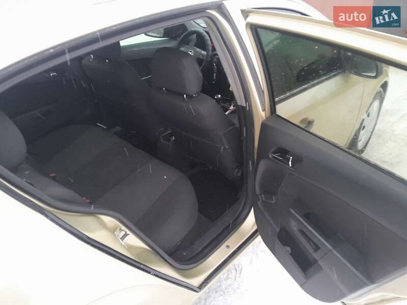 Хетчбек Opel Astra 2005 в Калуші фото 8 Хетчбек Opel Astra 2005 в Калуші