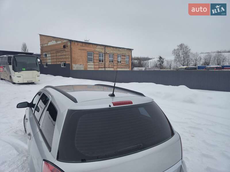 Универсал Opel Astra 2006 в Нововолынске