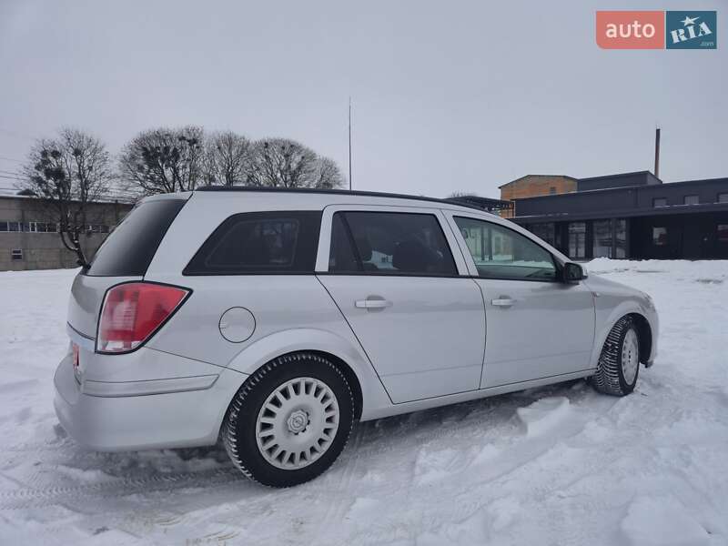 Универсал Opel Astra 2006 в Нововолынске