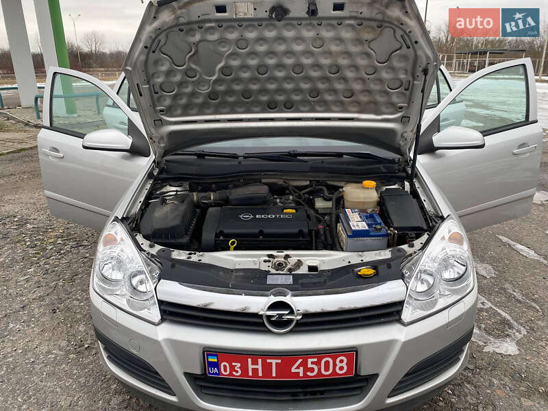 Универсал Opel Astra 2006 в Ахтырке