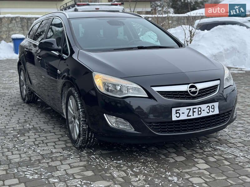 Универсал Opel Astra 2012 в Староконстантинове