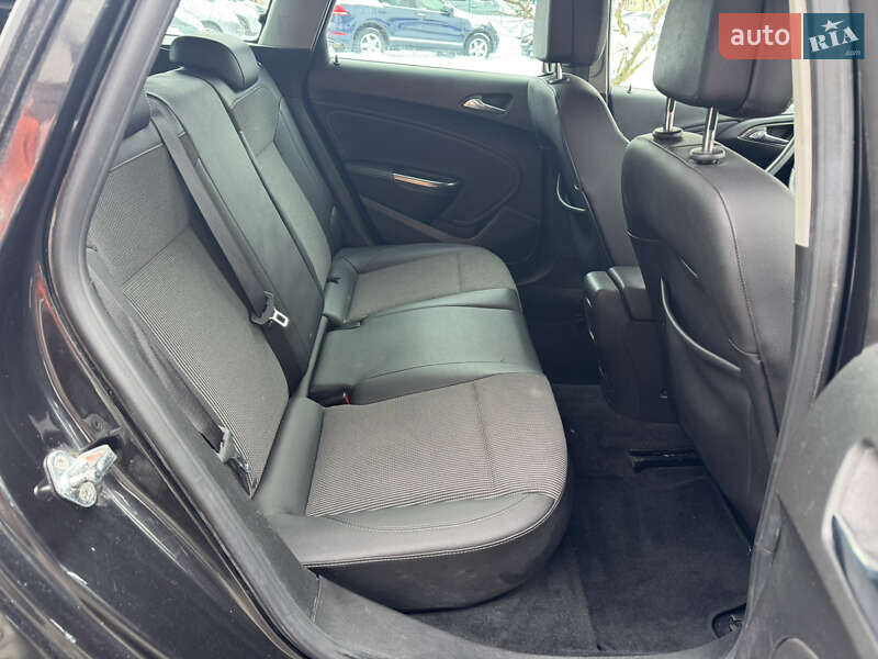 Универсал Opel Astra 2012 в Староконстантинове