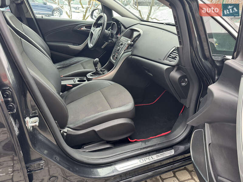 Универсал Opel Astra 2012 в Староконстантинове