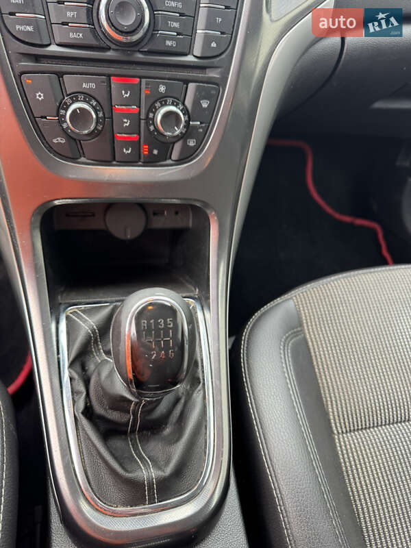 Универсал Opel Astra 2012 в Староконстантинове