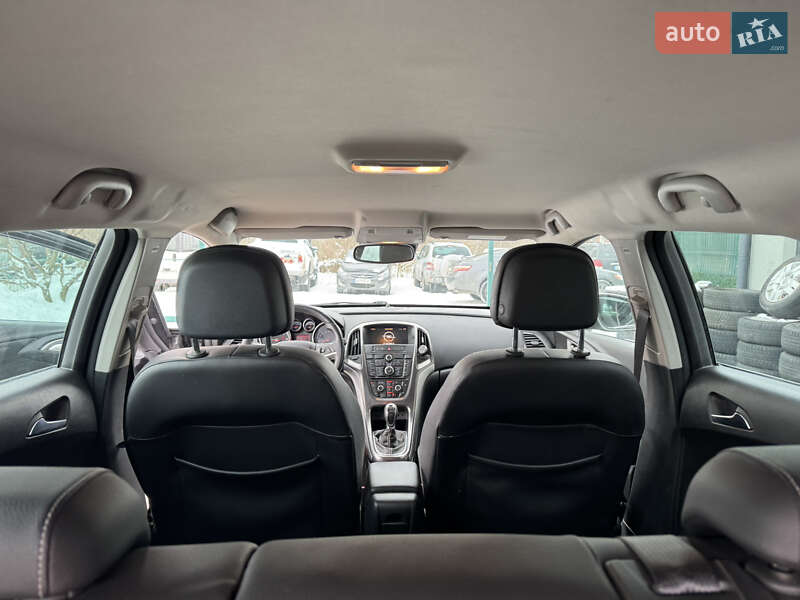 Универсал Opel Astra 2012 в Староконстантинове