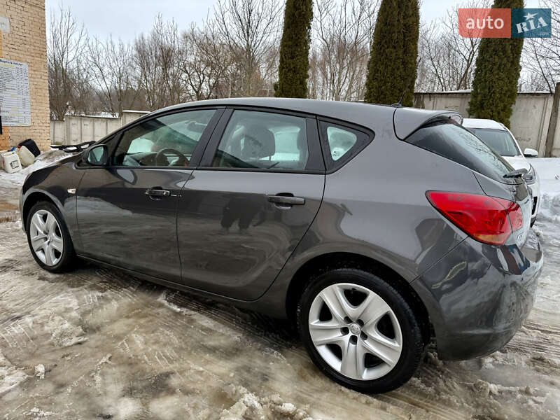 Хэтчбек Opel Astra 2010 в Ровно фото 10 Хэтчбек Opel Astra 2010 в Ровно