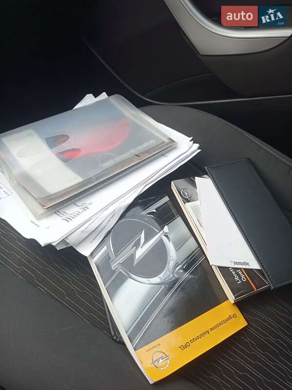 Универсал Opel Astra 2011 в Ивано-Франковске