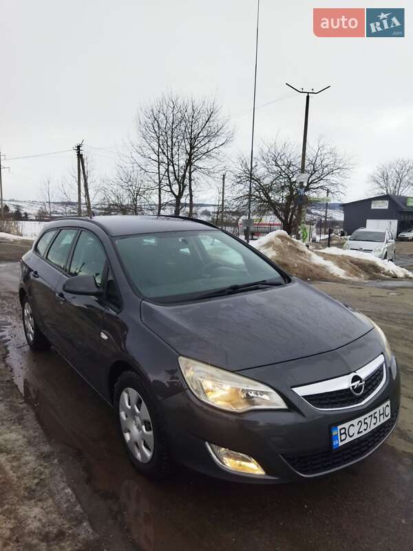 Универсал Opel Astra 2011 в Ивано-Франковске
