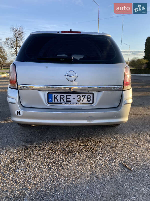 Універсал Opel Astra 2005 в Бишеві