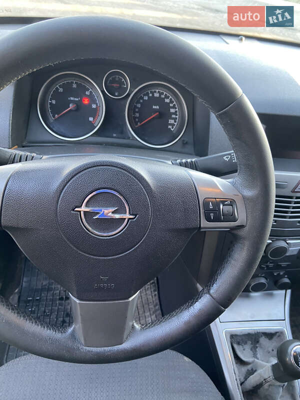 Універсал Opel Astra 2005 в Бишеві