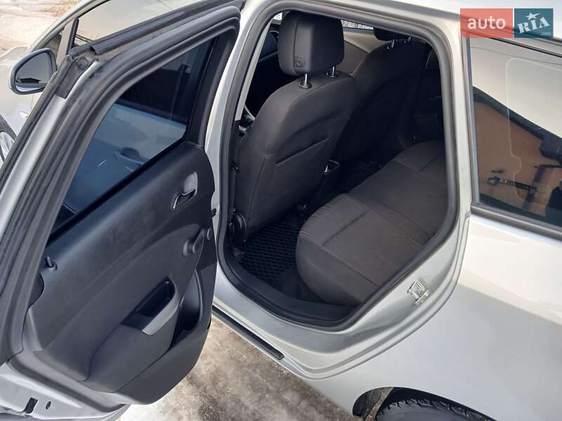 Универсал Opel Astra 2011 в Тысменице