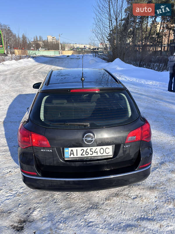 Універсал Opel Astra 2013 в Житомирі