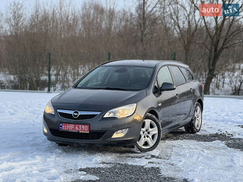 Універсал Opel Astra 2012 в Дрогобичі