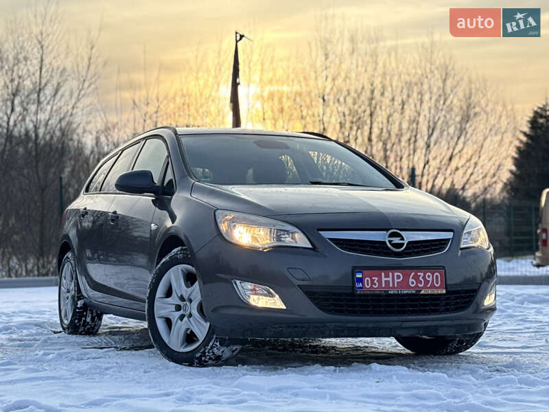 Універсал Opel Astra 2012 в Дрогобичі