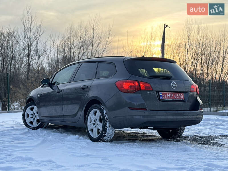 Універсал Opel Astra 2012 в Дрогобичі