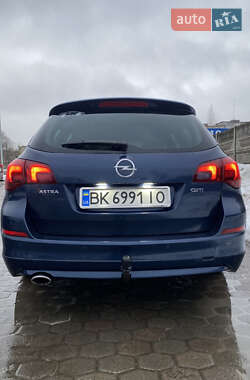 Универсал Opel Astra 2011 в Костополе