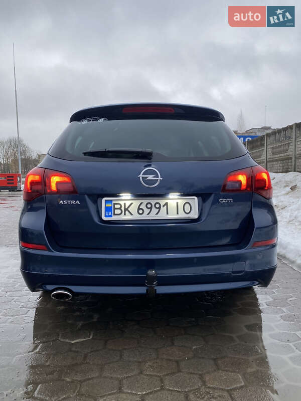 Opel Astra 2011 Opel Astra 2011