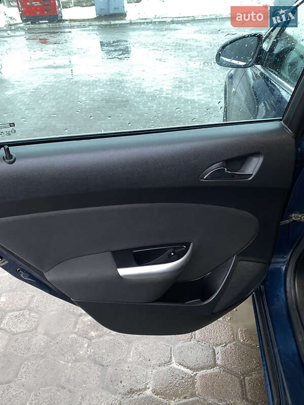 Універсал Opel Astra 2011 в Костопілі