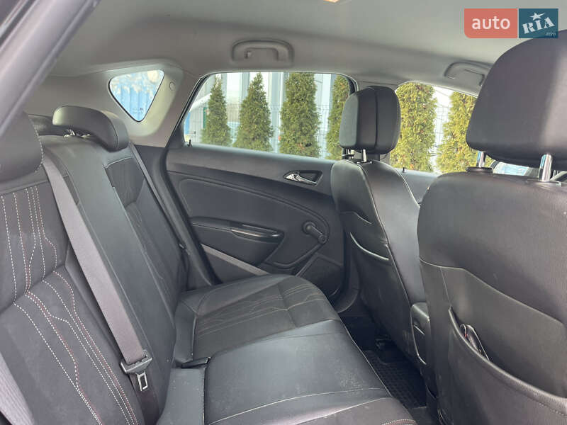 Хэтчбек Opel Astra 2012 в Киеве