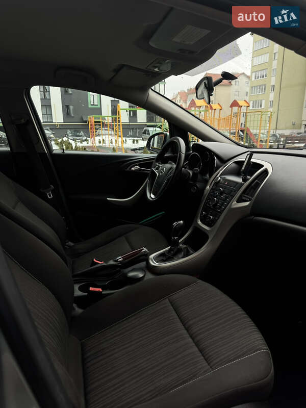 Универсал Opel Astra 2012 в Львове