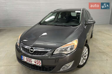 Универсал Opel Astra 2012 в Стрые