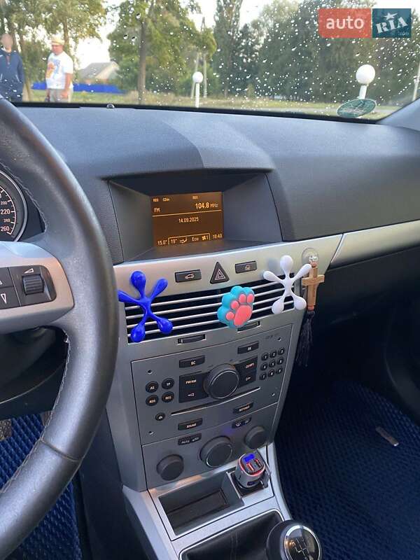 Седан Opel Astra 2009 в Ромнах