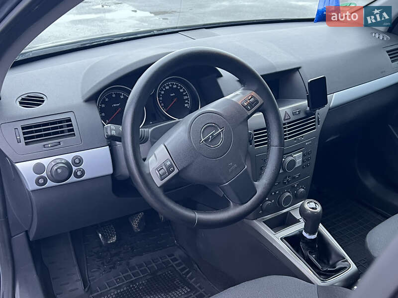 Універсал Opel Astra 2006 в Лубнах