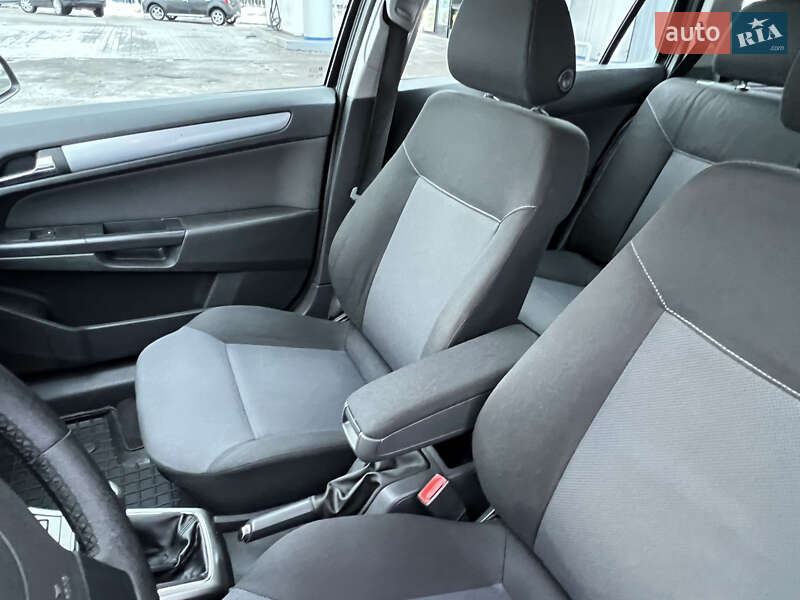 Універсал Opel Astra 2006 в Лубнах