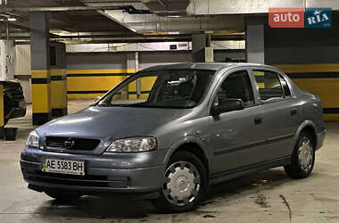 Седан Opel Astra 2006 в Дніпрі