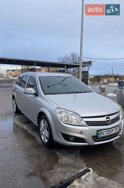 Універсал Opel Astra 2010 в Мостиській