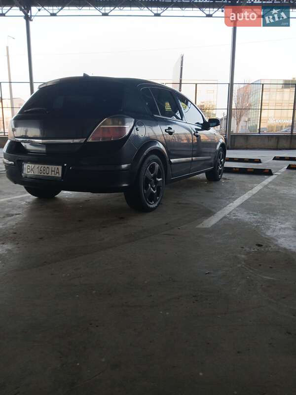 Хэтчбек Opel Astra 2008 в Ровно