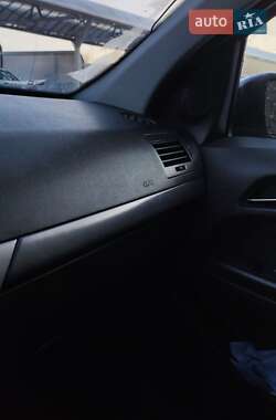 Хэтчбек Opel Astra 2006 в Днепре