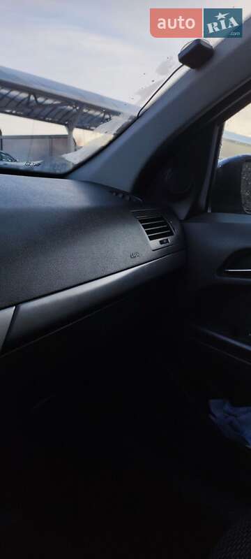 Хэтчбек Opel Astra 2006 в Днепре