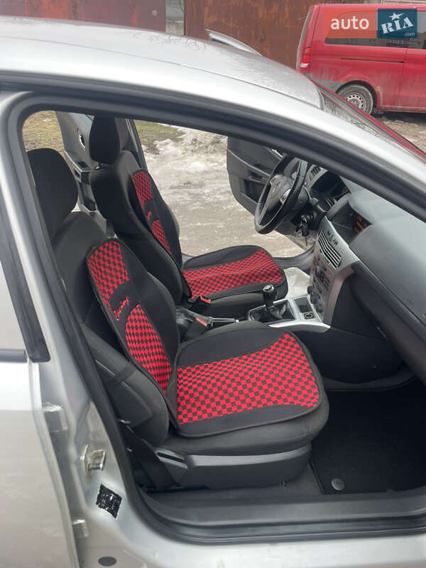 Универсал Opel Astra 2009 в Ровно