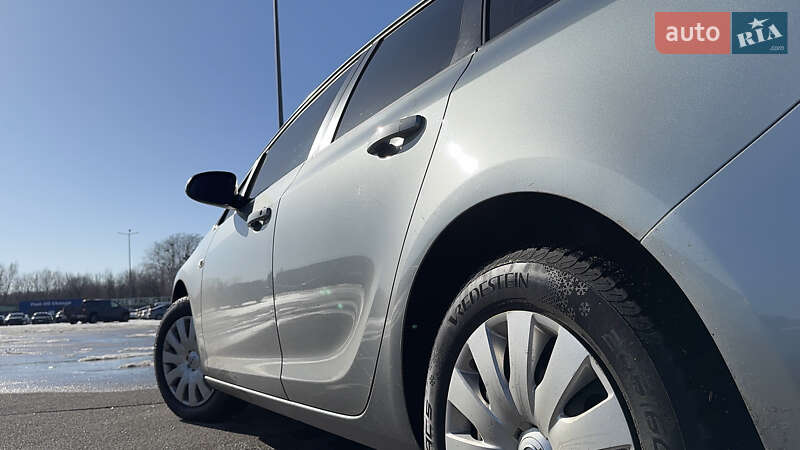 Универсал Opel Astra 2014 в Броварах