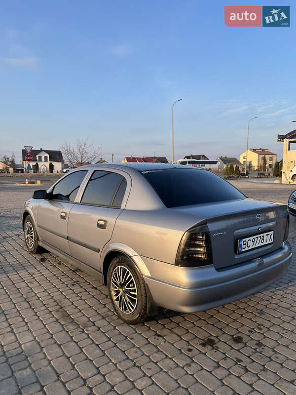 Седан Opel Astra 2007 в Городке