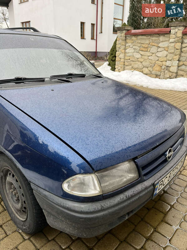 Универсал Opel Astra 1994 в Долине