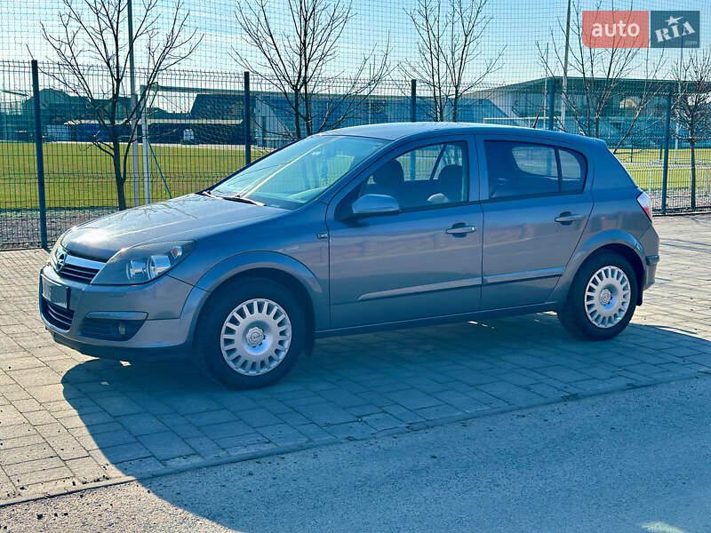Хетчбек Opel Astra 2006 в Ужгороді