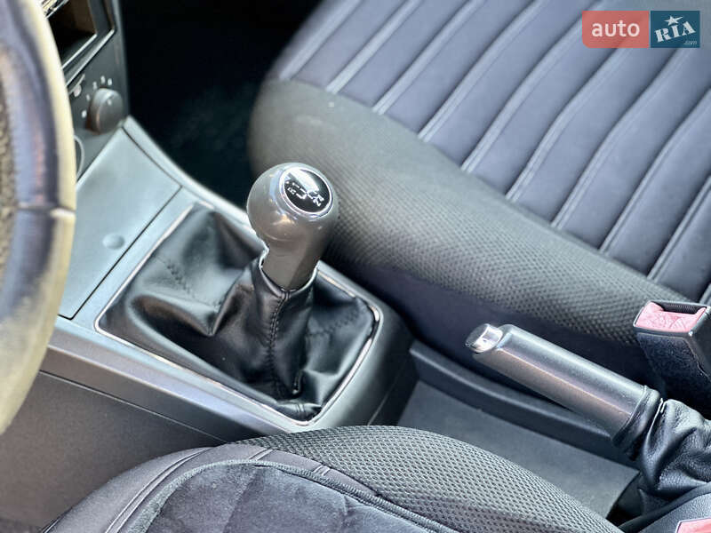 Хетчбек Opel Astra 2006 в Ужгороді