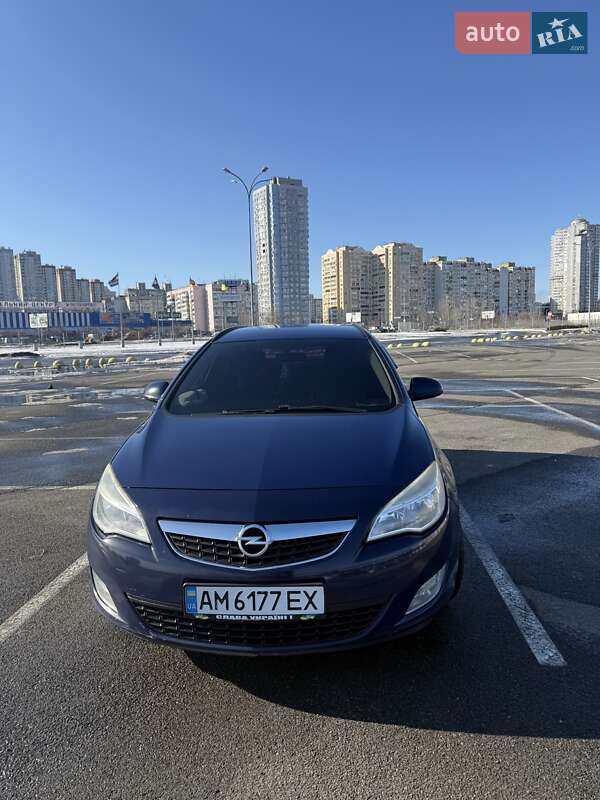 Opel Astra 2011 Opel Astra 2011