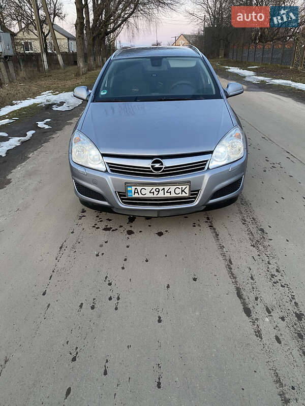 Универсал Opel Astra 2009 в Луцке